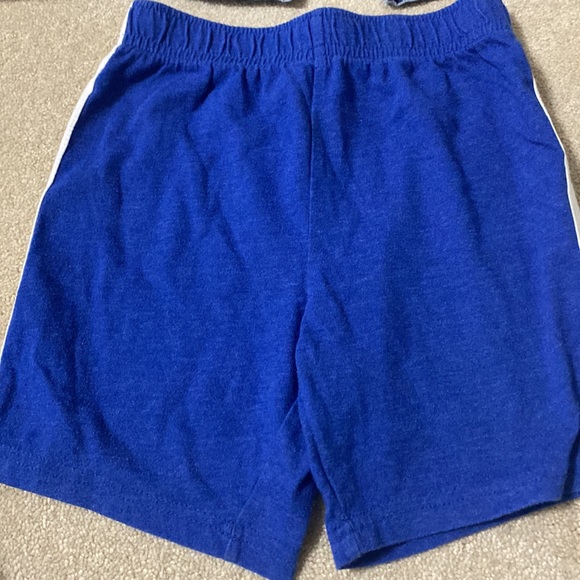 Four pairs of boys size 4T shorts - Picture 5 of 10